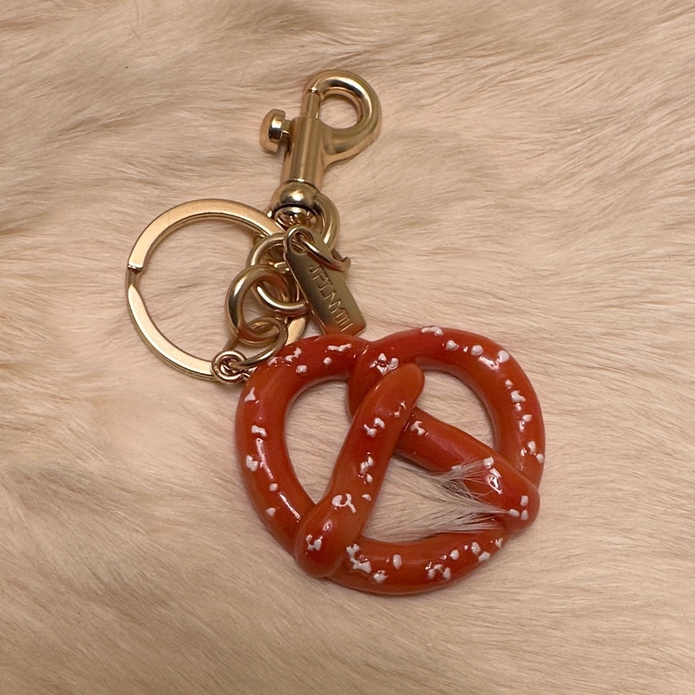 Pretzel Keychain in Orange and Gold - Picture 1 of 1